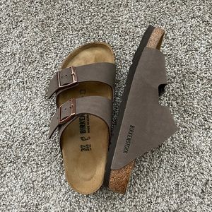NWOT Brown Birkenstocks Size 37, Womens 6-6.5!